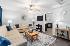 Dazzling in Downtown Clarksville- mins to downtown!
